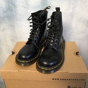 DOC MARTENS | 1460 SMOOTH LEATHER LACE UP BOOTS | BLACK